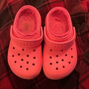 CROCS Kids Bright Pink Slippers shoes fur lined. Size 13